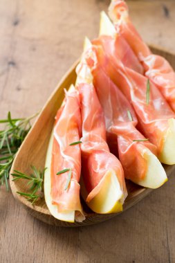 Prosciutto plaka ile iştah açıcı kavun