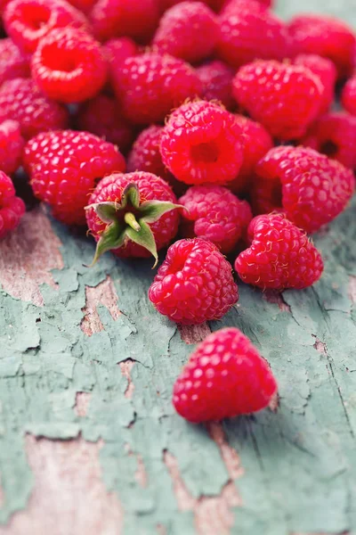 Himbeere Auf Holzoberfläche — Stockfoto