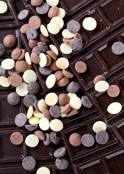 Appetitliche Schokotropfen Zur Zubereitung Von Schokoladenkonfekt — Stockfoto