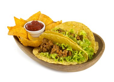 Taco ve üzerinde beyaz izole cips ile plaka