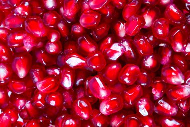 Renkli sulu nar taneleri