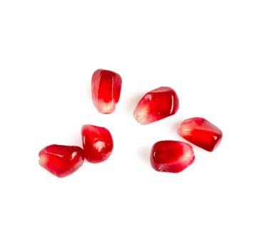 Beyaz üzerine izole nar tohumları
