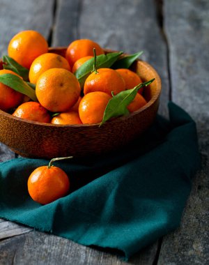 mandalina bir ahşap kase