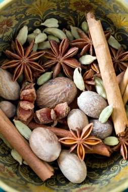 Farklı parlak otlar ve baharatlar