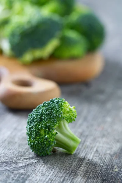 Ahşap Yüzeyde Brokoli — Stok fotoğraf