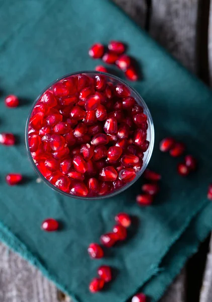 Succo Melograno Sul Tavolo — Foto Stock