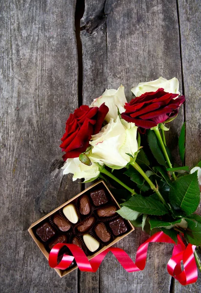 Růže Čokoláda Dřevěný Povrch — Stock fotografie
