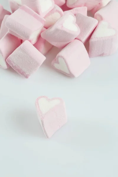 Szív Alakú Marshmallows Elszigetelt Fehér — Stock Fotó