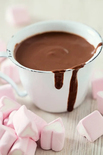 Chocolate Quente Marshmallow Forma Coração Mesa Madeira — Fotografia de Stock