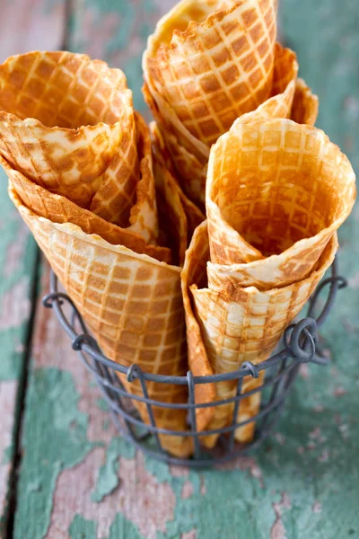 Waffelkegel Auf Holzoberfläche — Stockfoto