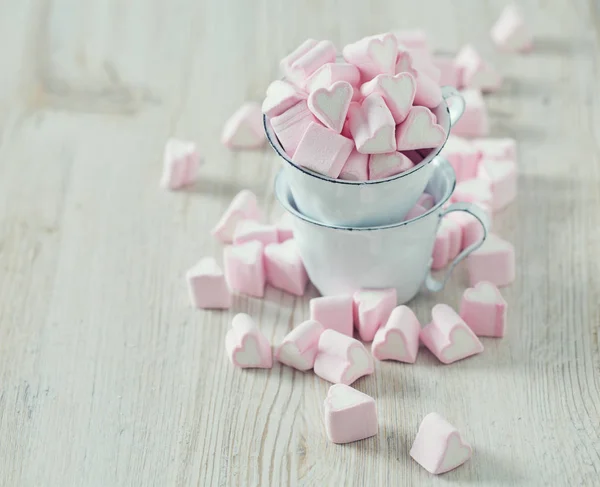 Herzförmige Marshmallows Auf Holzoberfläche — Stockfoto