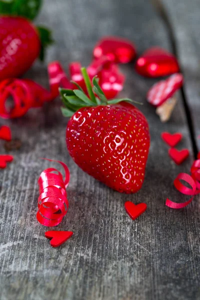 Doces Corações Fundo Madeira — Fotografia de Stock