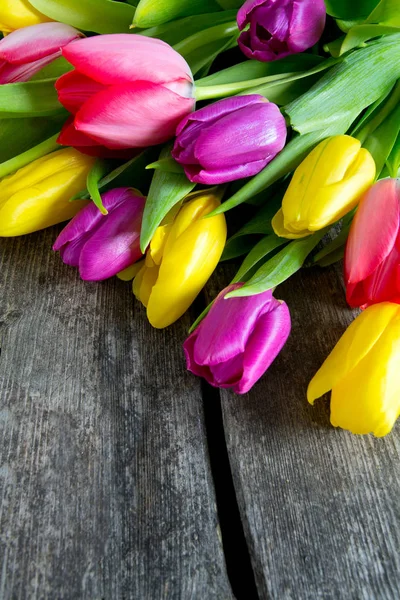Tulipanes Coloridos Superficie Madera — Foto de Stock