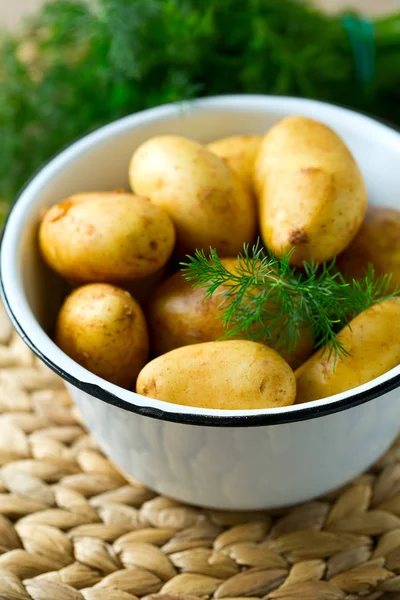 Ruwe Baby Aardappelen Houten Oppervlak — Stockfoto