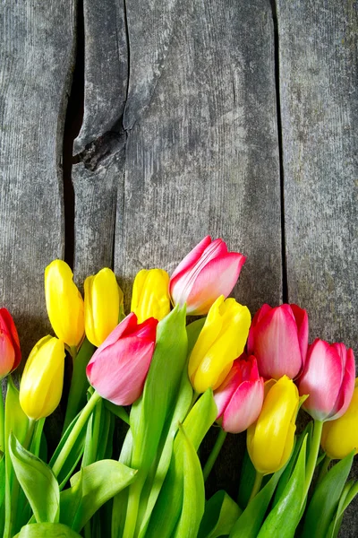 Tulipes Colorées Sur Surface Bois — Photo