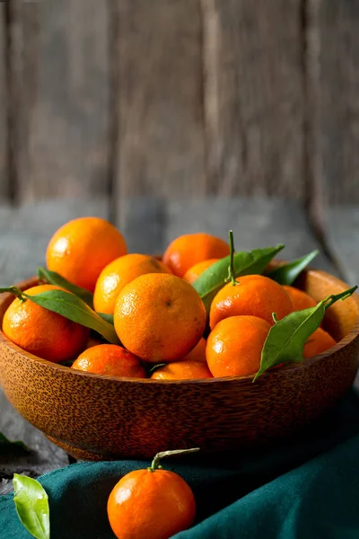 Mandarinas Cuenco Madera —  Fotos de Stock