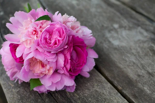 Pivoine Bouquet Roses Sur Surface Bois — Photo