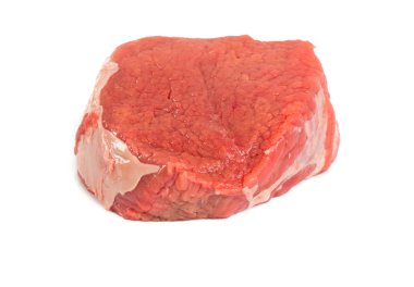 çiğ et üzerine beyaz izole