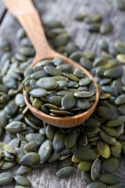 kabak çekirdeği, görünümü kadar yakın