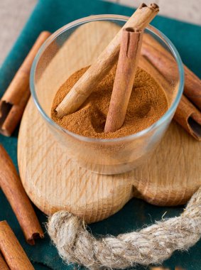 Tarçın tahta yüzeyi