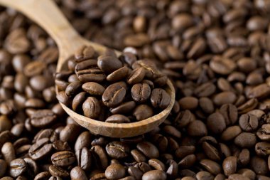 kavrulmuş kahverengi kahve çekirdekleri