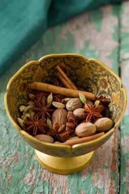 Farklı parlak otlar ve baharatlar