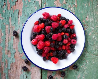 Taze olgun yaz meyveleri