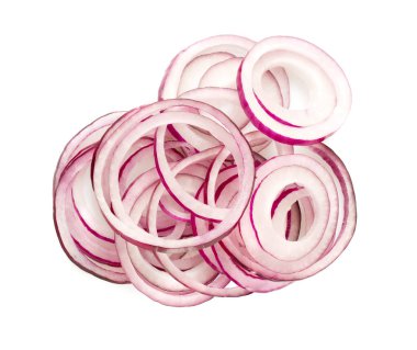 Beyaz arkaplanda kırmızı soğan izole edildi