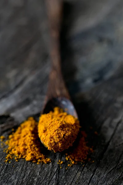 Curry Powder Wooden Surface — Stock Photo, Image