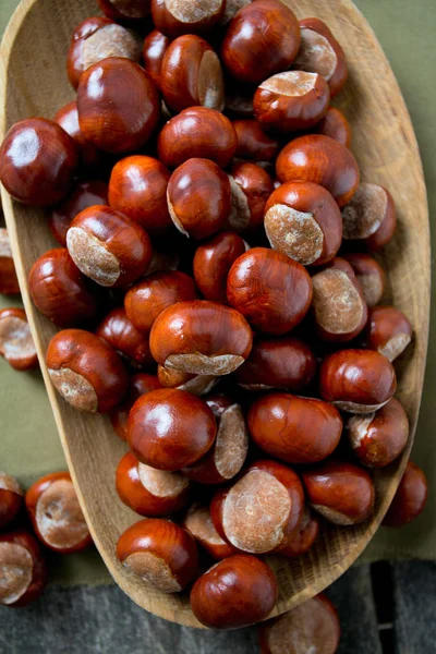 Castanhas Superfície Madeira — Fotografia de Stock