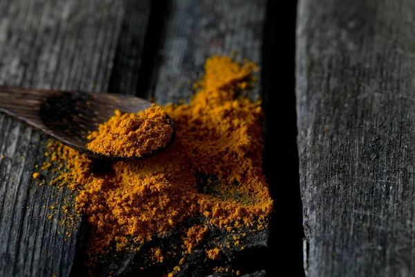 Curry Powder Wooden Surface — Stock Photo, Image