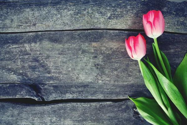 Roze Tulpen Houten Oppervlak — Stockfoto