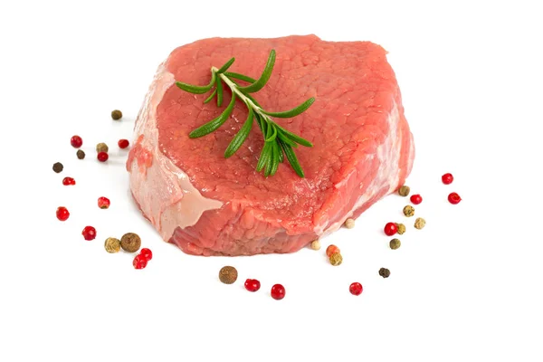 Ruwe Rundvlees Geïsoleerd Wit — Stockfoto