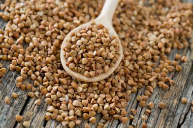 Tahta kaşıkta karabuğday