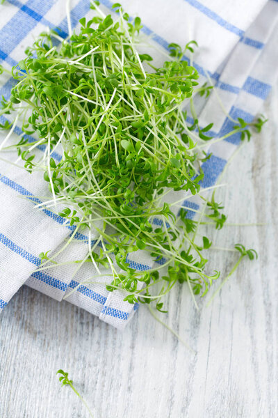 садовый крест, готовый к употреблению
