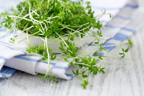 садовый крест, готовый к употреблению
