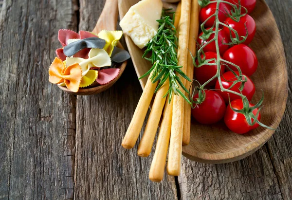 Pasta Cheese Bread Tomatoes — Stock Photo, Image