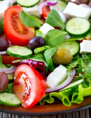 İştah açıcı taze sebze Yunan salatası