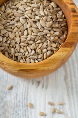 ahşap kase ayçiçeği tohumu