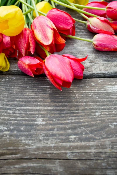 Barevné Tulipány Dřevěný Povrch — Stock fotografie