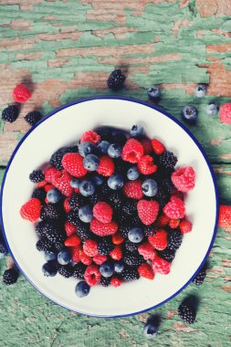 Taze olgun yaz meyveleri