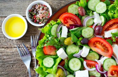 İştah açıcı taze Yunan salatası