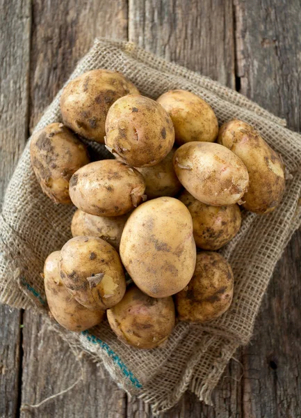 Patatas Superficie Madera —  Fotos de Stock