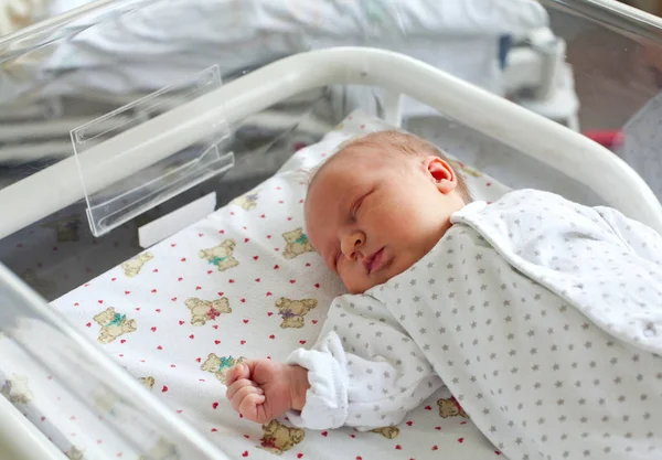 Newborn Baby Sleeping Hospital Basinet — Stock Photo, Image