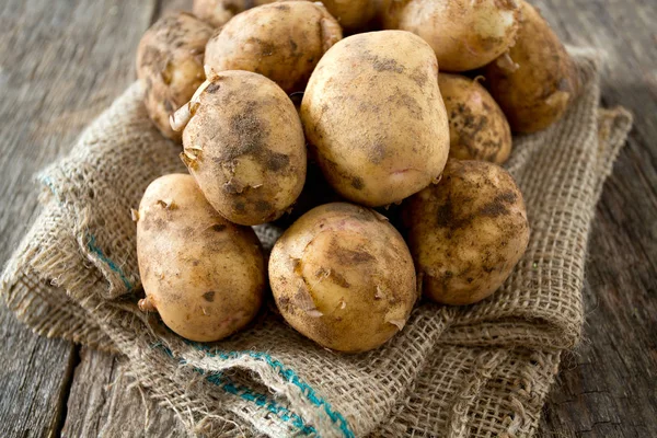 Patatas Superficie Madera —  Fotos de Stock