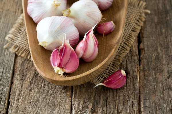 Ajo Fresco Sobre Superficie Madera — Foto de Stock