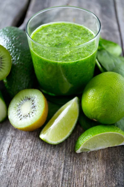 Smoothie Verde Fresco Superfície Madeira — Fotografia de Stock