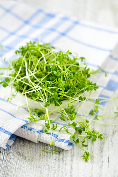 садовый крест, готовый к употреблению
