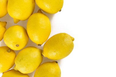 Limonlar beyazda izole edilmiş