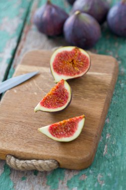 Tahta masada taze incir